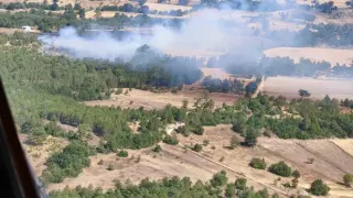 Orman dışı alanda başlayan yangına ekipler müdahale ediyor