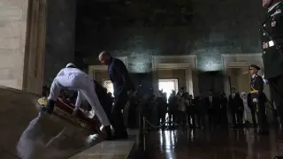 Devlet erkanı, Anıtkabir’i ziyaret etti
