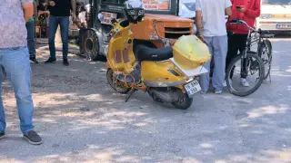 İki otomobil ile çarpışan motosiklet sürücüsü yaralandı