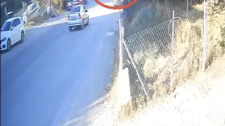 Hafriyat kamyonu iki aracı biçip bahçeye uçtu: 1 yaralı
