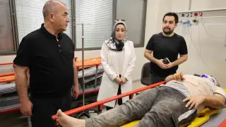 Vali Hatipoğlu hastanede yaralıları ziyaret etti