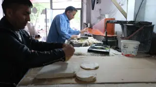 Koyun derileri Norveç'ten, tulumlar Erzincan'dan