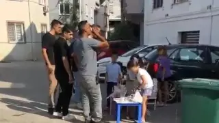 Çocukların limonatalarını Büyükşehir ekipleri satın aldı