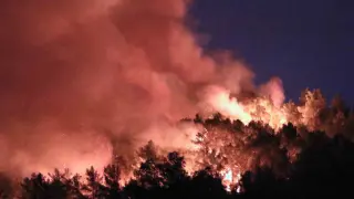 Kumluca’daki orman yangınında 10 ev zarar gördü