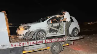 Kaza sonrası aracı bırakıp kaçtılar
