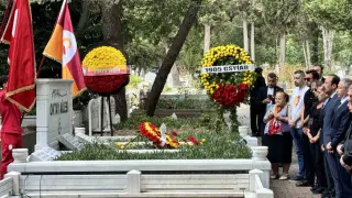Metin Oktay, kabri başında anıldı