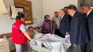Vali Özkan’dan yaralı öğrencilere ziyaret