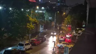 Ankara’da sağanak etkili oldu, sokaklar göle döndü