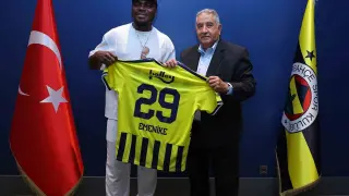Emmanuel Emenike’den, Fenerbahçe’ye ziyaret