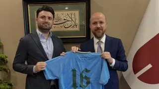 Bursaspor Başkanı Çelik’ten Bilal Erdoğan’a özel forma