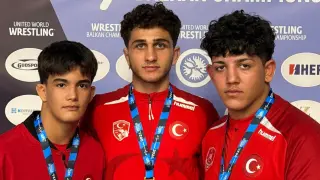 Bursa Büyükşehir Belediyesporlu güreşçilerden 3 madalya