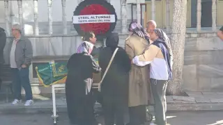 Çatıdan düşerek hayatını kaybeden genç toprağa verildi