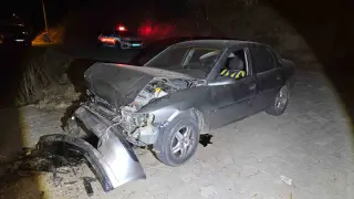 Otomobilde sıkışan sürücü kurtarıldı