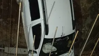 Siirt’te otomobil menfez çukuruna düştü: 2 yaralı