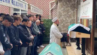 18 yaşındaki genç gözyaşları arasında toprağa verildi