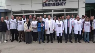 6 aydır maaşlarını alamayan hekimlerden eylem