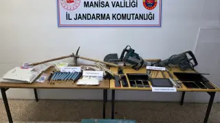 Patlayıcılarla kaçak define kazısına suçüstü: 8 gözaltı
