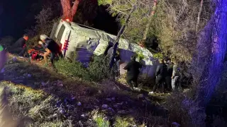 Oağcıları taşıyan minibüs şarampole devrildi: 15 yaralı