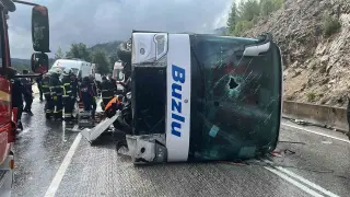 Yolcu otobüsü devrildi: 1 ölü, 7 yaralı