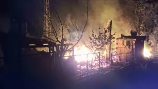 Alevler ormana sıçramadan söndürüldü