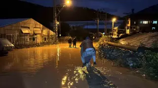 Mersin’de sağanak yağış hayatı olumsuz etkiledi