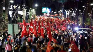 İzmir’de 103’üncü yıl coşkusu gökyüzünü aydınlattı