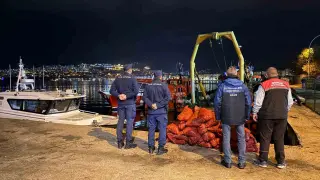 Bursa’da 350 kilo kaçak midye ele geçirildi