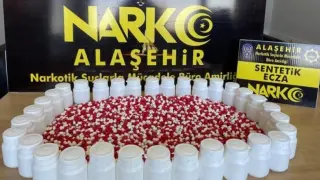 Manisa'da bin 803 sentetik ecza hap ele geçirildi