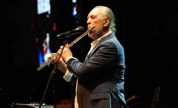 Açıkhava’da Fatih Erkoç’tan zamansız şarkılar