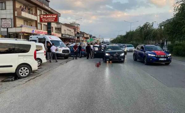 İki otomobil çarpıştı, 4 kişi yaralandı
