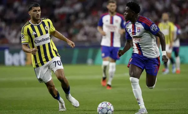 Fenerbahçe ilk yarı çok farklı: 0-2