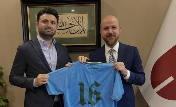 Bursaspor Başkanı Çelik’ten Bilal Erdoğan’a özel forma