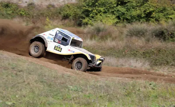 Deniz kenarında off-road heyecanı