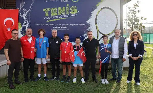 Cumhuriyet coşkusu tenis kortlarına taşındı
