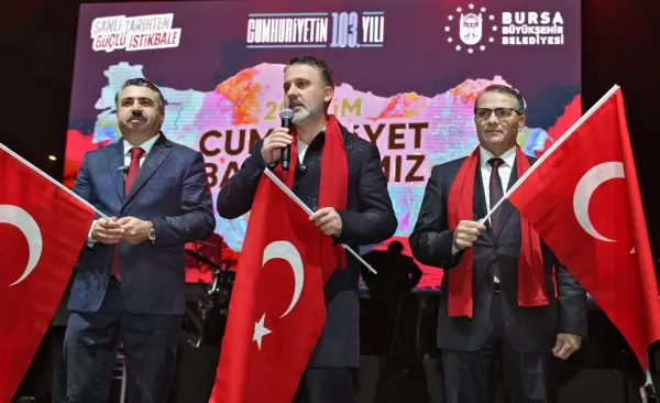 Yağmura rağmen Bursa’da Cumhuriyet coşkusu dinmedi