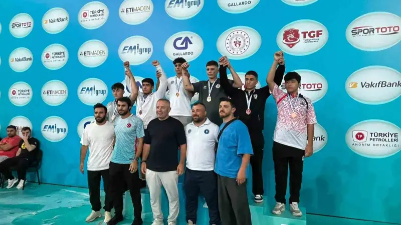 Minikler Güreş Türkiye Şampiyonası’na büyükşehir damgası!