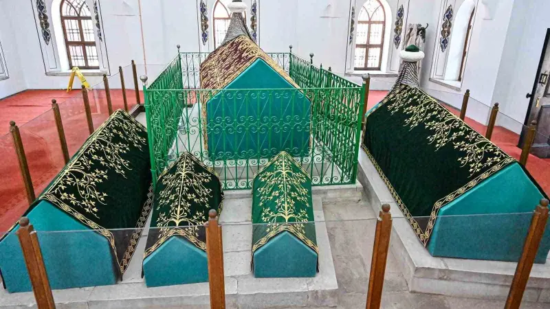 Bursa’da hanedan türbelerindeki puşideler yenileniyor