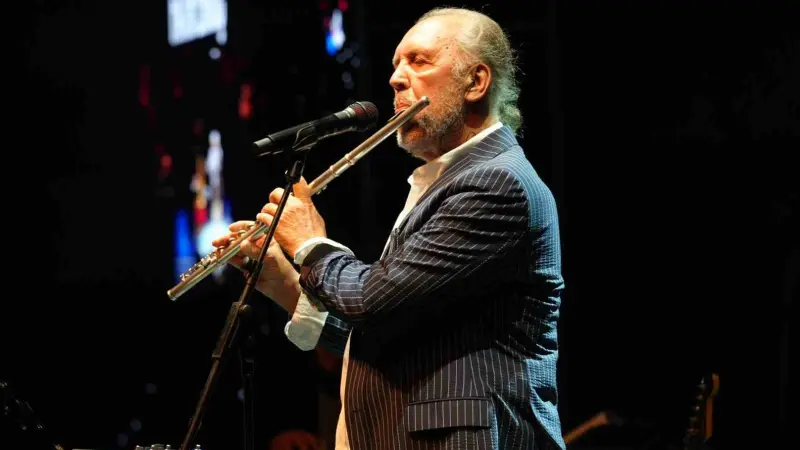 Açıkhava’da Fatih Erkoç’tan zamansız şarkılar