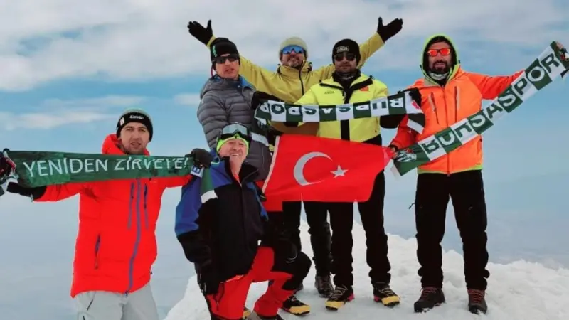 Bursalı dağcılardan Ağrı Dağı zirvesinde Bursaspor mesajı
