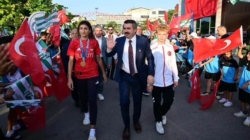 36 bin 818 çocuk, mezuniyet sevinci yaşadı