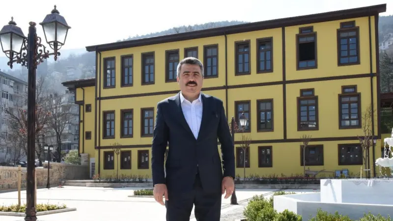 Düşünce ve sanatın yeni adresi alev alatlı