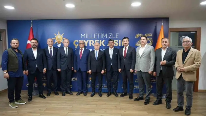Yenişehir’de iki meclis üyesi Ak Parti saflarına katıldı