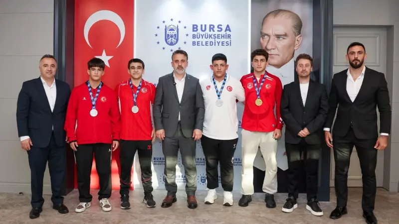 Başkan Vekili Biba, Bursa’nın gururu güreşçileri ağırladı