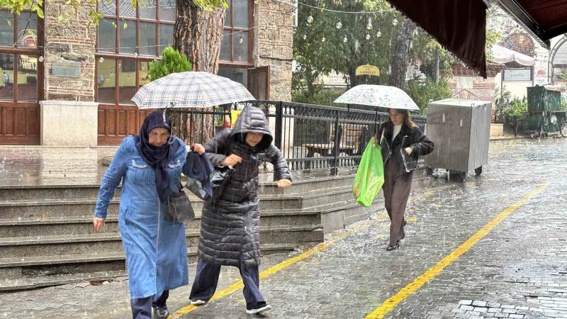 Bursa’da sağanak başladı fırtına uyarısı geldi