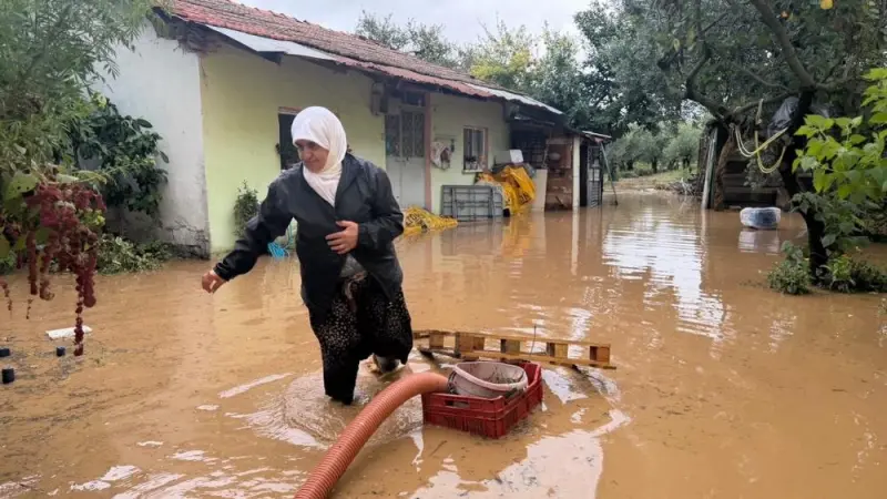 İznik’te Kara Dere taştı, evleri ve tarlaları su bastı